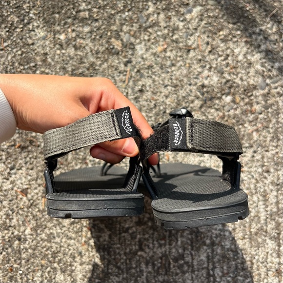 Bedrock Cairn Evo sandals women’s 7 / men’s 6 in Charcoal - Picture 7 of 10